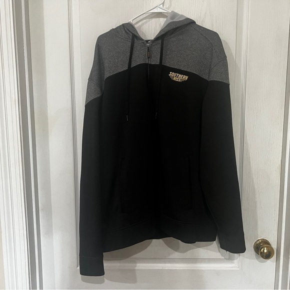 FINAL PRICE Southern Marsh Men's Black and Gray Sweater - Picture 1 of 5